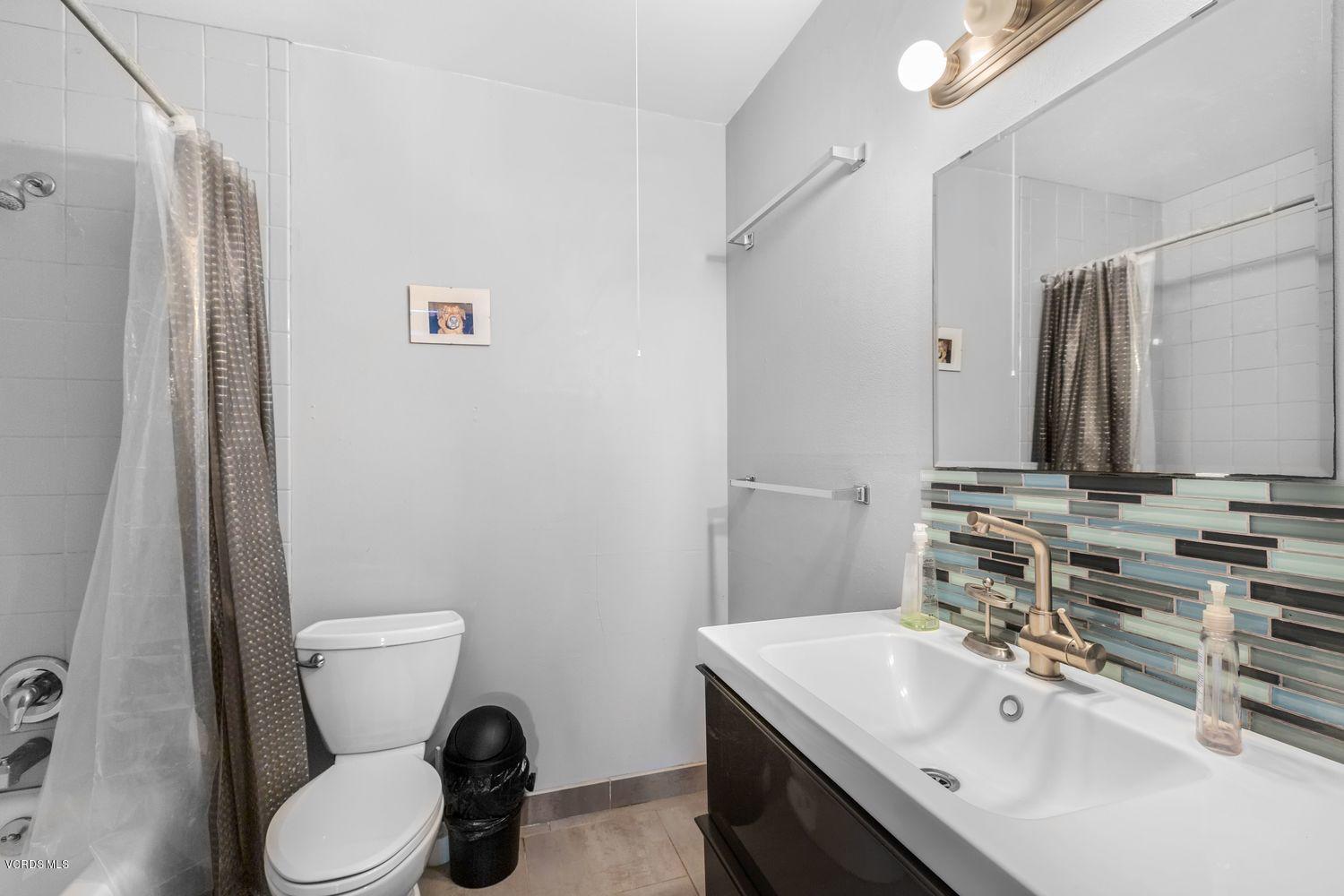 656 Oleander Court Oxnard, CA 93033 - Photo 14 of 20 014_656-oleander-ct-oxnard-ca-usa-002