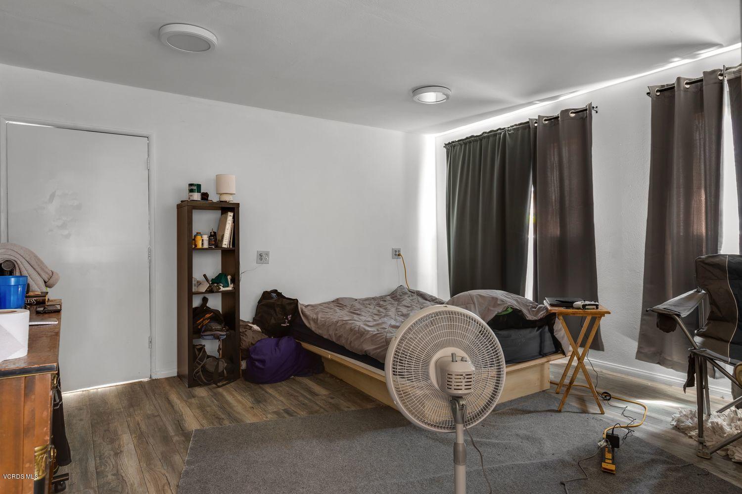 656 Oleander Court Oxnard, CA 93033 - Photo 15 of 20 015_656-oleander-ct-oxnard-ca-usa-008