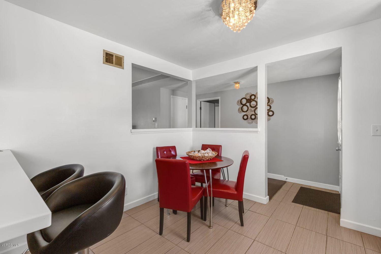 656 Oleander Court Oxnard, CA 93033 - Photo 6 of 20 006_656-oleander-ct-oxnard-ca-usa-012