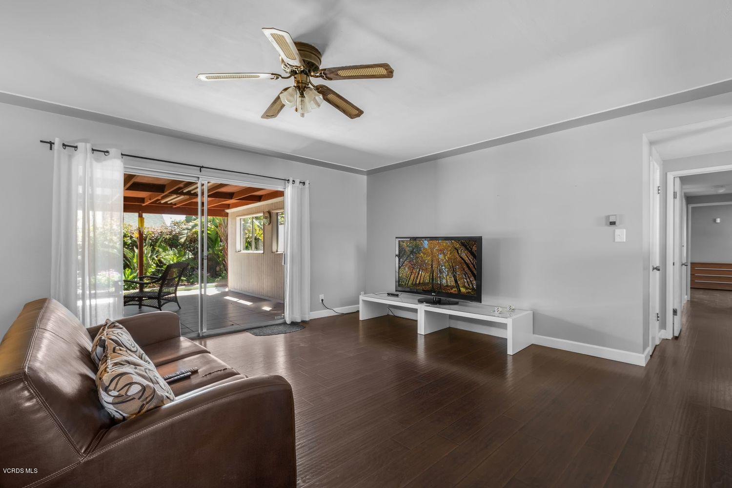 656 Oleander Court Oxnard, CA 93033 - Photo 7 of 20 007_656-oleander-ct-oxnard-ca-usa-010