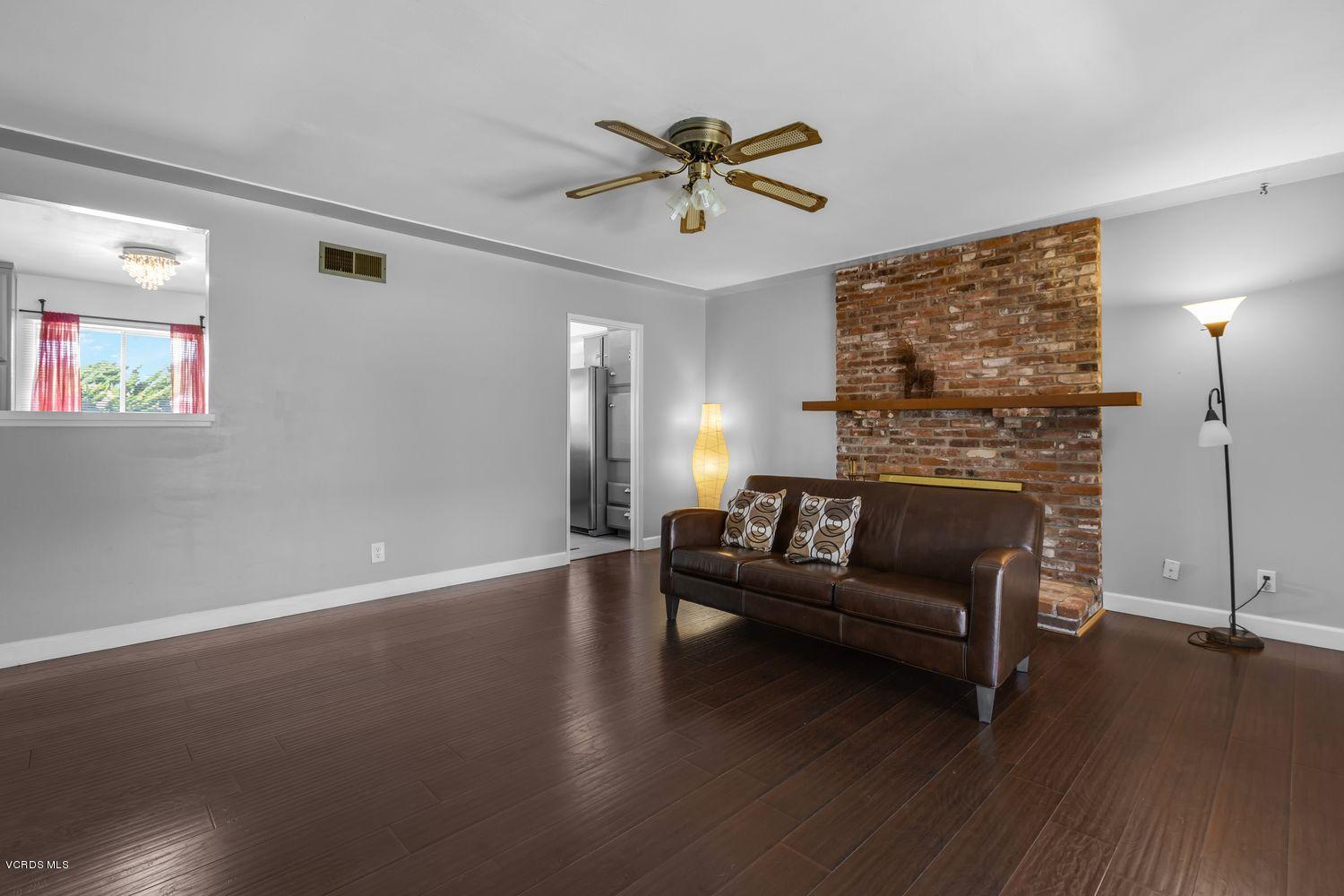 656 Oleander Court Oxnard, CA 93033 - Photo 9 of 20 009_656-oleander-ct-oxnard-ca-usa-009