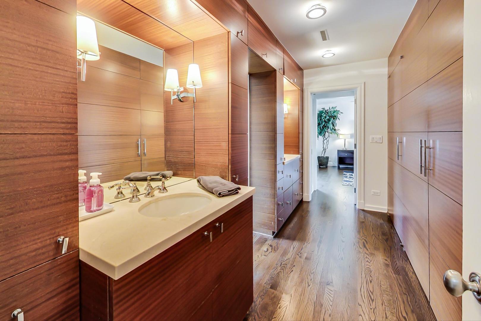 385 Washington Avenue Glencoe, IL 60022 - Photo 22 of 50 a bathroom with a sink shower and a mirror