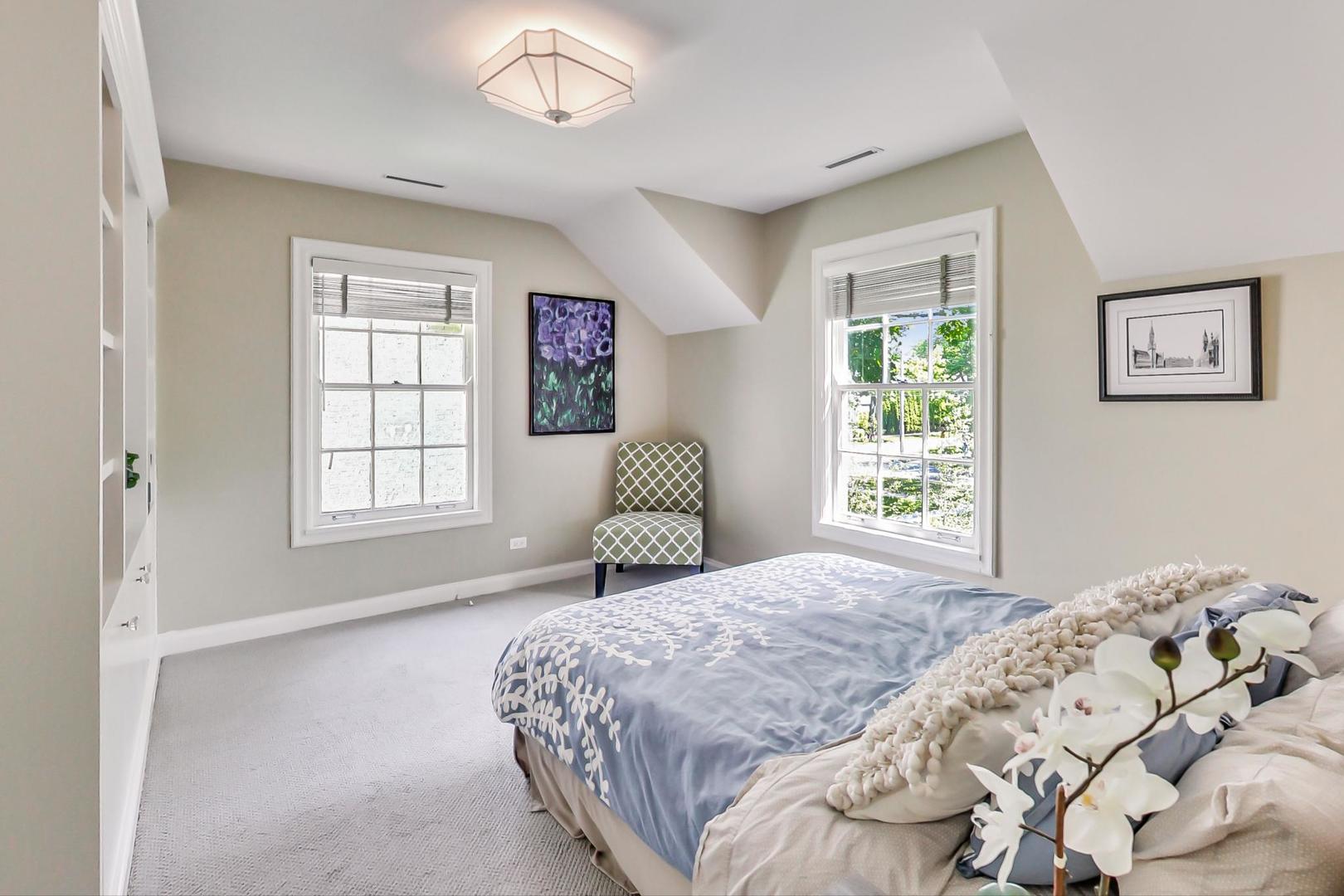 385 Washington Avenue Glencoe, IL 60022 - Photo 25 of 50 a bedroom with a bed and a window