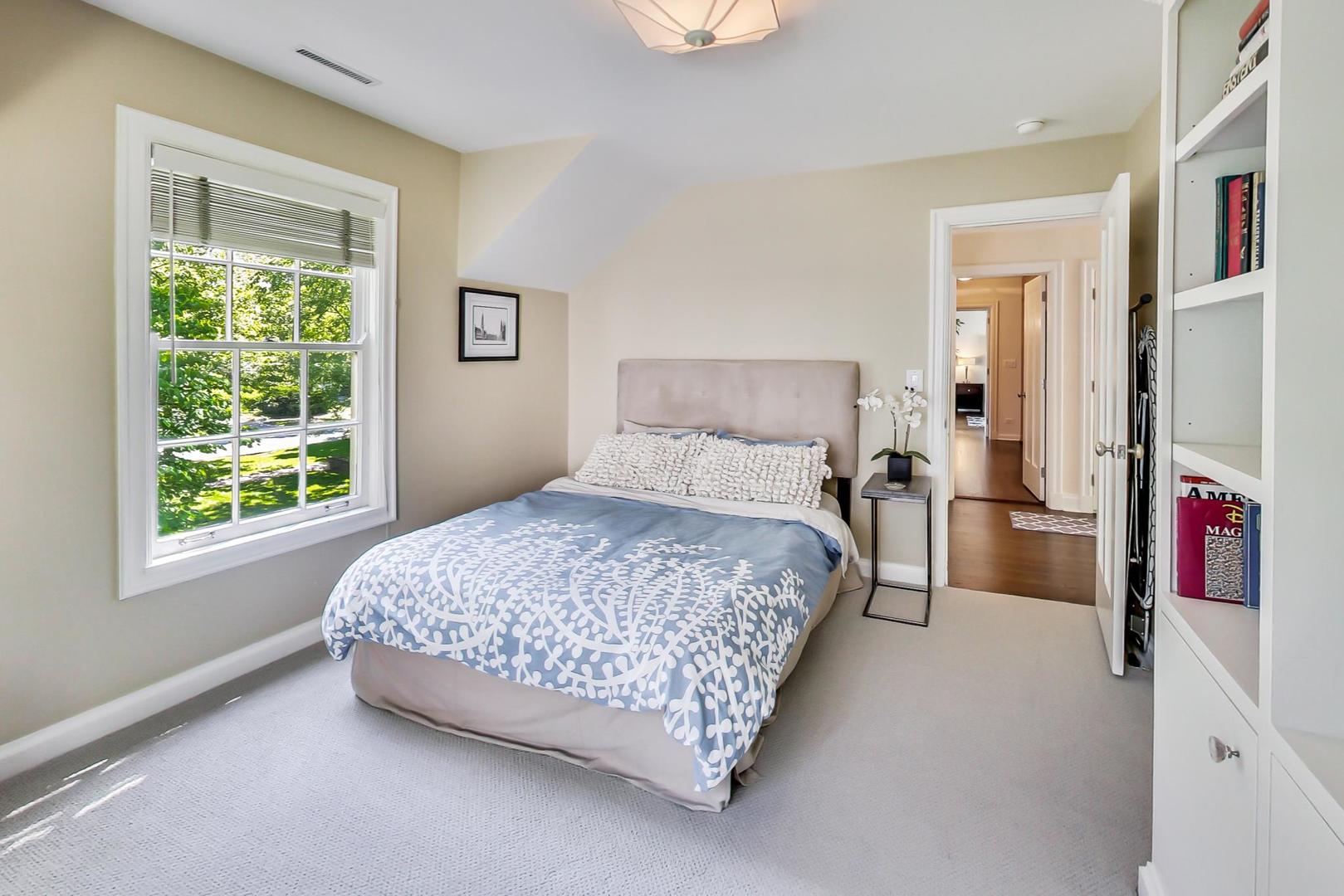 385 Washington Avenue Glencoe, IL 60022 - Photo 27 of 50 a bedroom with a bed and a window