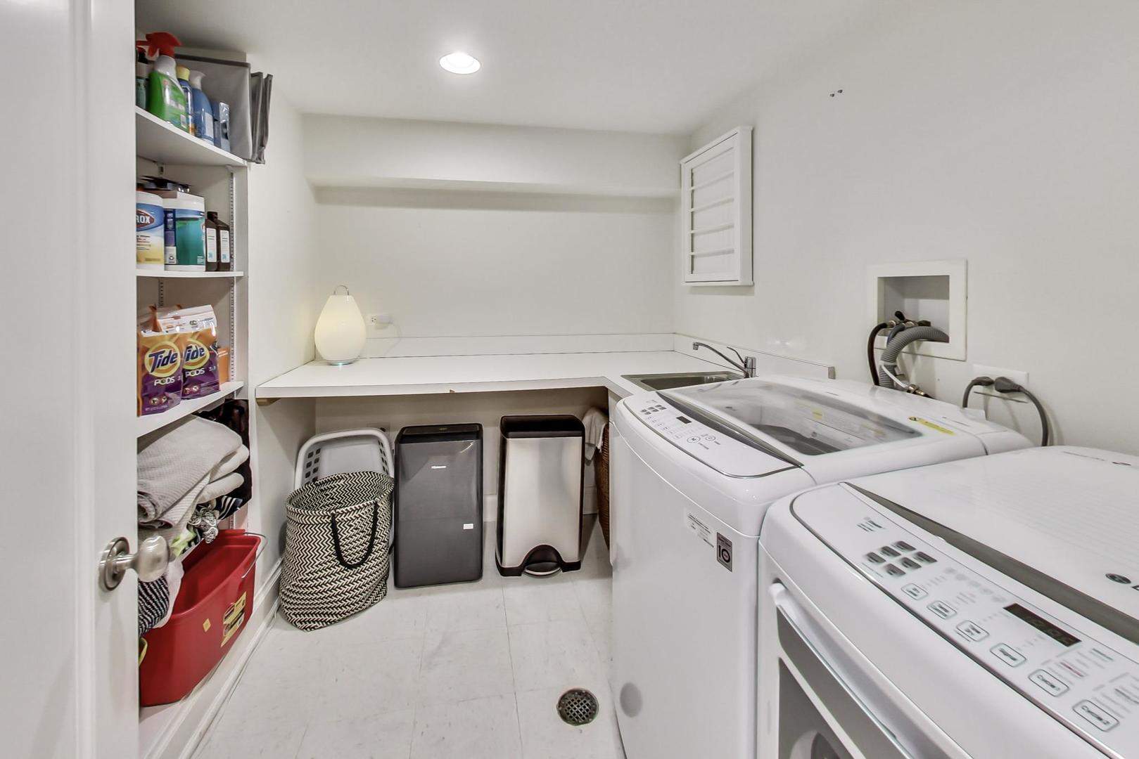 385 Washington Avenue Glencoe, IL 60022 - Photo 38 of 50 a utility room with dryer and washer