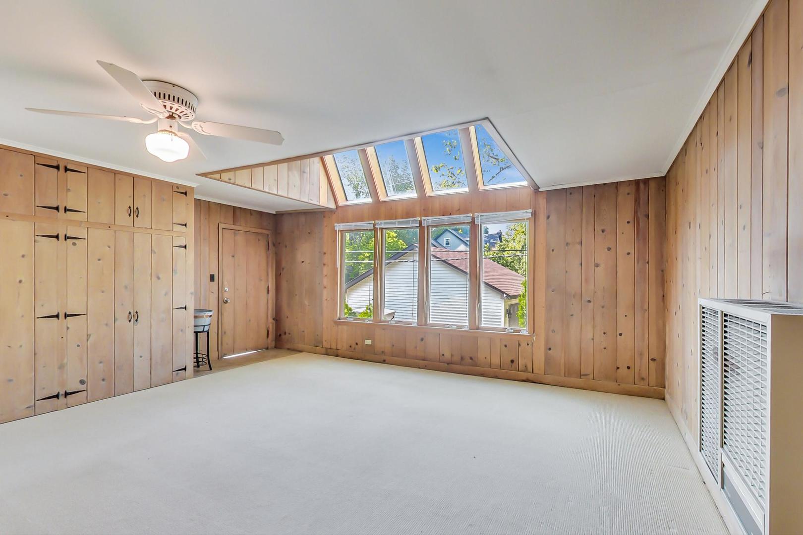 385 Washington Avenue Glencoe, IL 60022 - Photo 45 of 50 an empty room with windows and closet