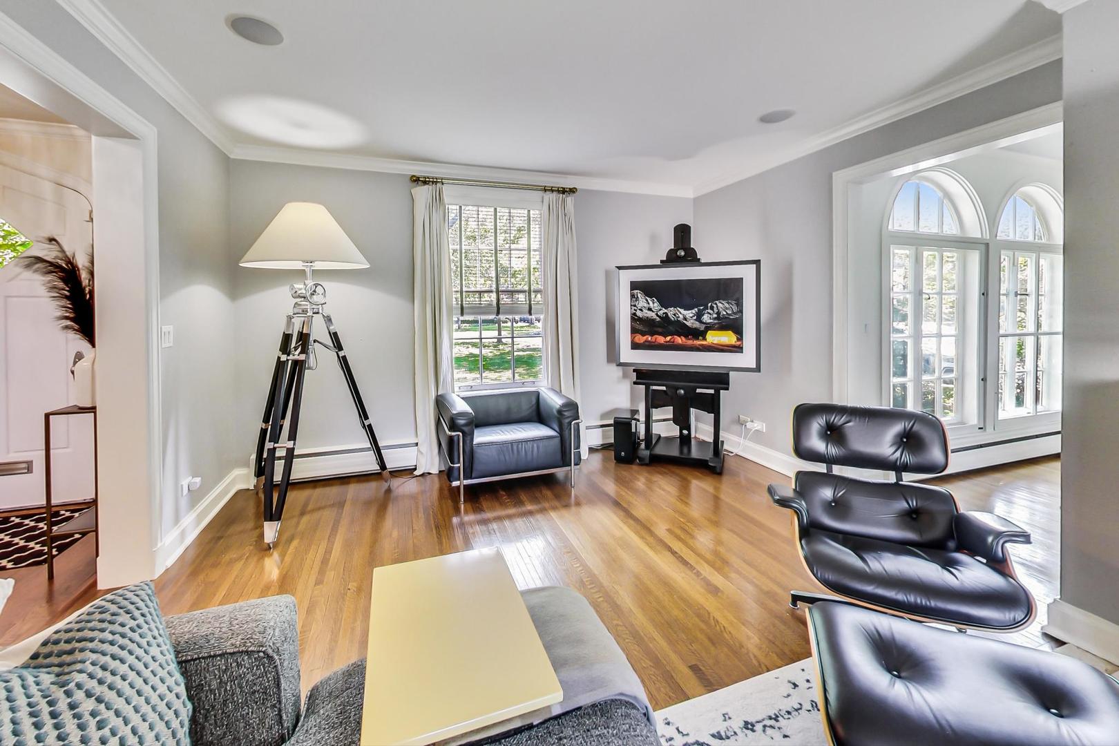 385 Washington Avenue Glencoe, IL 60022 - Photo 5 of 50 a living room with furniture and a window