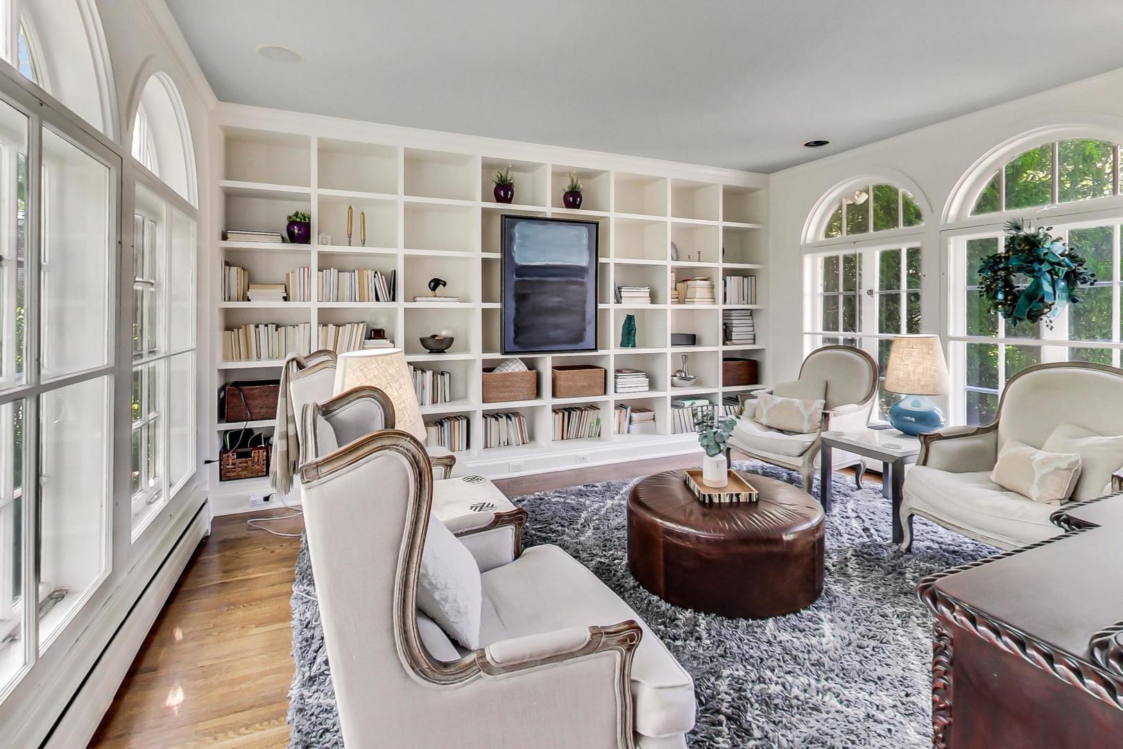 385 Washington Avenue Glencoe, IL 60022 - Photo 9 of 50 a living room with furniture and a potted plant