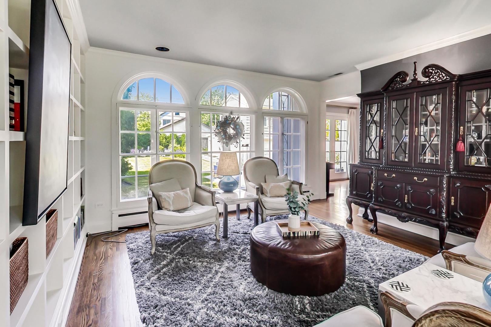 385 Washington Avenue Glencoe, IL 60022 - Photo 10 of 50 a living room with furniture fireplace and a flat screen tv
