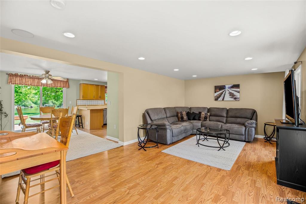 728 Riverside Drive Linden, MI 48451 - Photo 4 of 51
