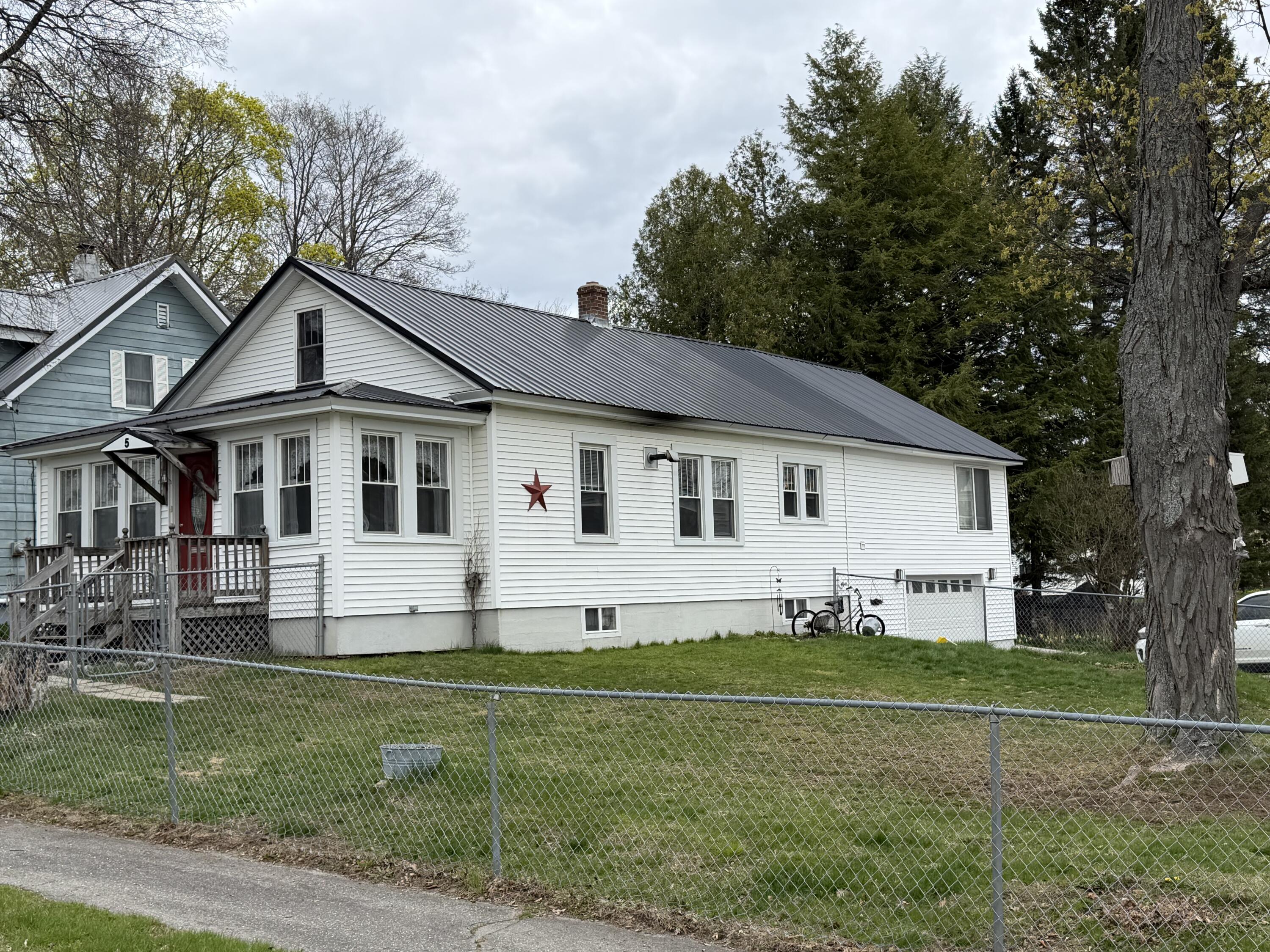 5 Spruce Street East Millinocket, ME 04430 - Photo 2 of 42 IMG_1584