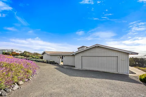 $1,600,000 | 190 Starboard Court, Bodega Bay, CA 94923