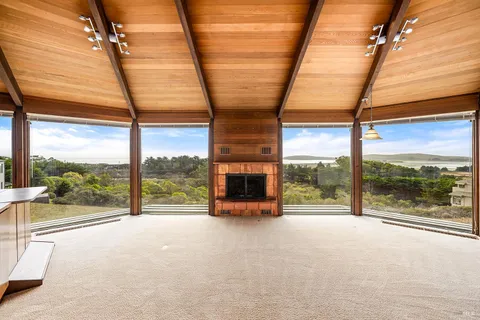 $1,600,000 | 190 Starboard Court, Bodega Bay, CA 94923
