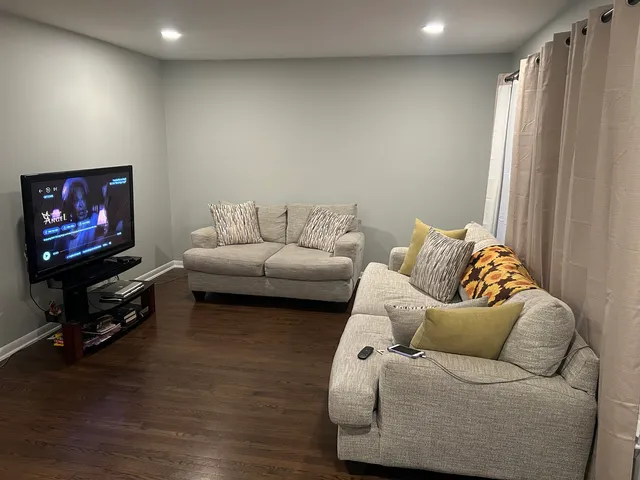 $1,700 | 557 East Division Street, Unit 4, Lockport, IL 60441