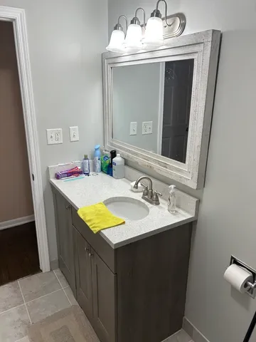 $1,700 | 557 East Division Street, Unit 4, Lockport, IL 60441