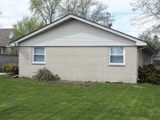 $1,700 | 557 East Division Street, Unit 4, Lockport, IL 60441