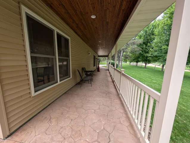 $580,000 | 300 Sugarloaf Parkway, Zumbrota, MN 55992
