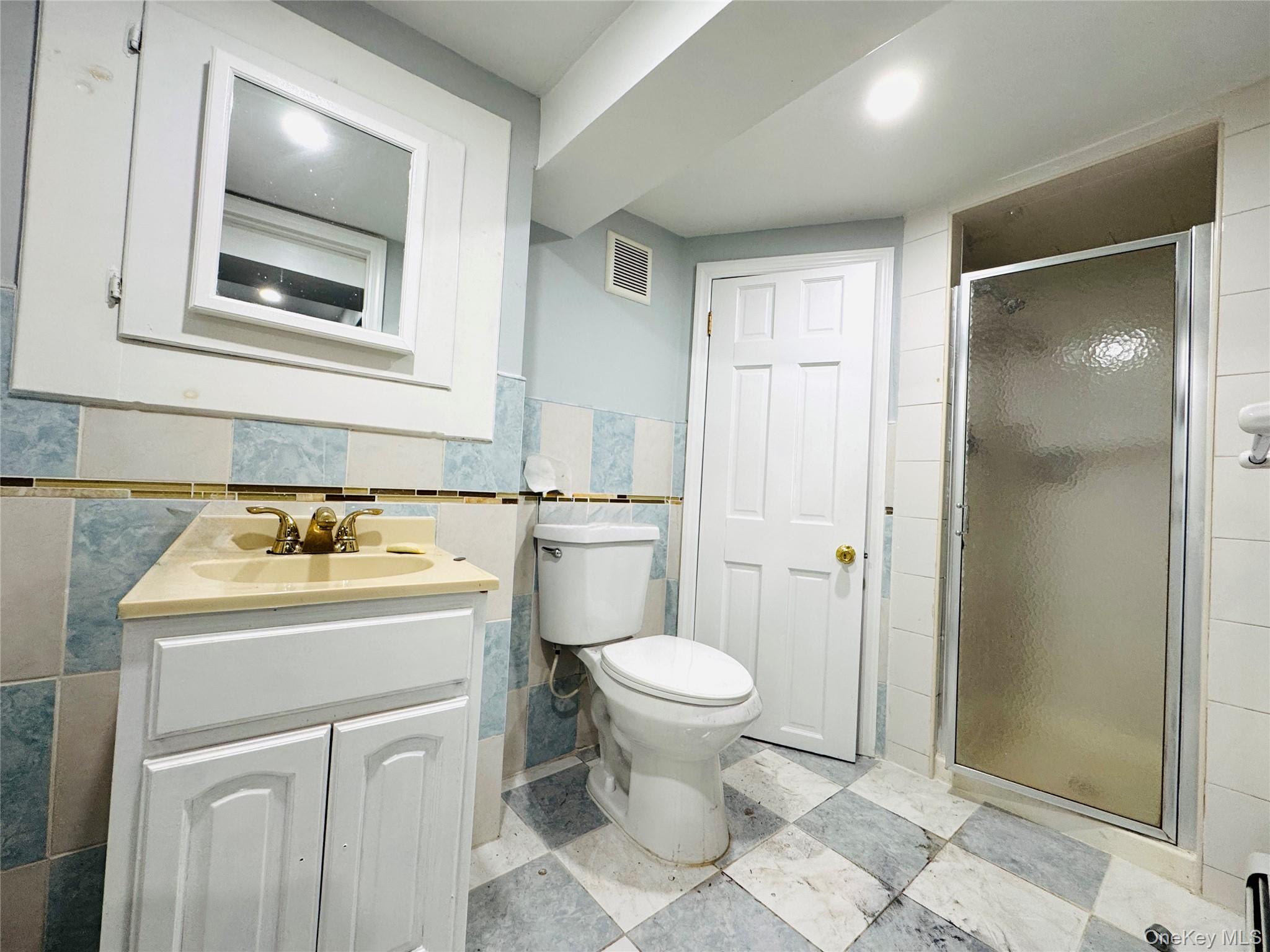 62-20 80th Road Queens, NY 11385 - Photo 10 of 23