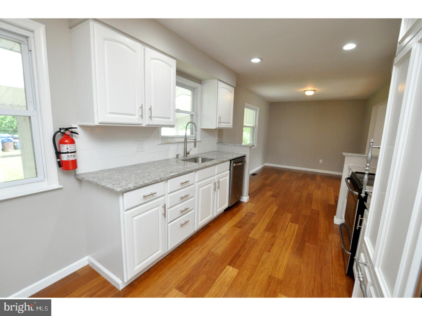 905 Waterford Drive Riverside, NJ 08075 - Photo 5 of 23