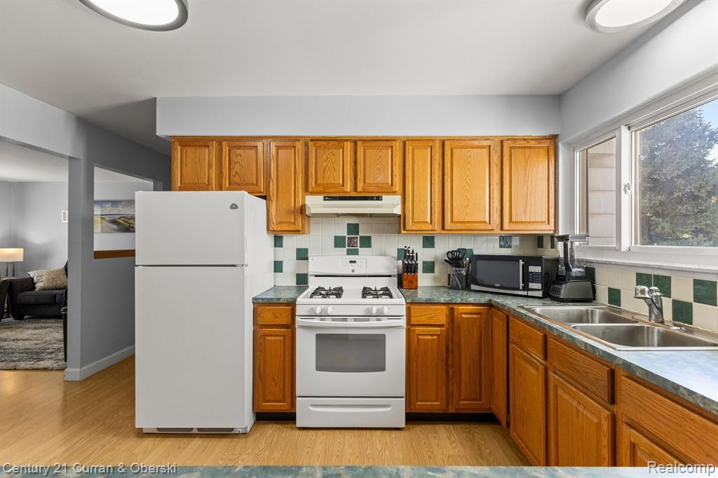 11348 Afton Road Southgate, MI 48195 - Photo 8 of 27 Gallery Image 8