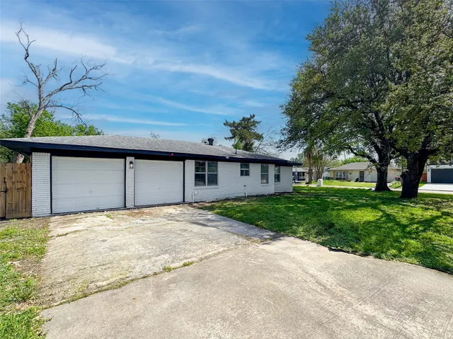 $1,800 | 2108 Ontario Avenue, Baytown, TX 77520
