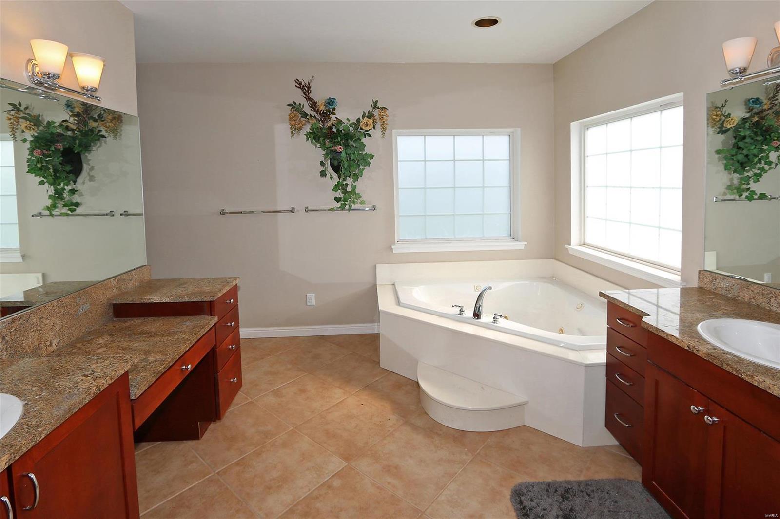 3522 Douglas Road Florissant, MO 63034 - Photo 24 of 44 Gallery Image 24