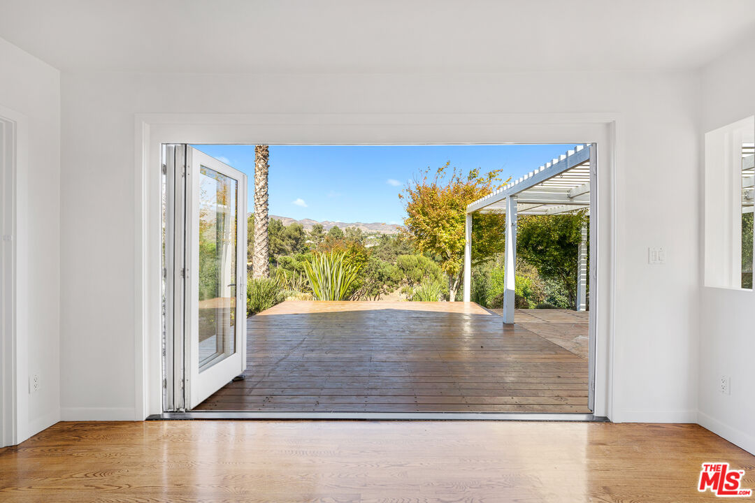 6644 Wildlife Road Malibu, CA 90265 - Photo 3 of 38