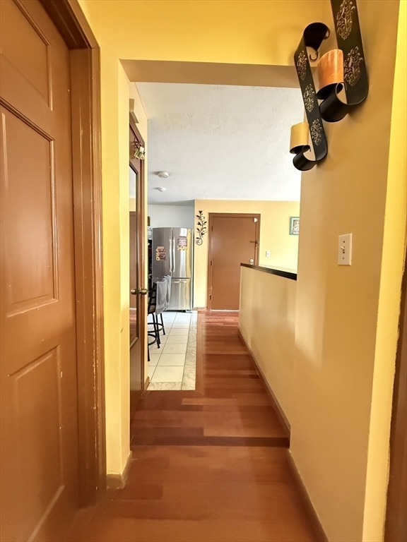 215 Washington Avenue, Unit 9 Chelsea, MA 02150 - Photo 5 of 17 a hallway with a large mirror