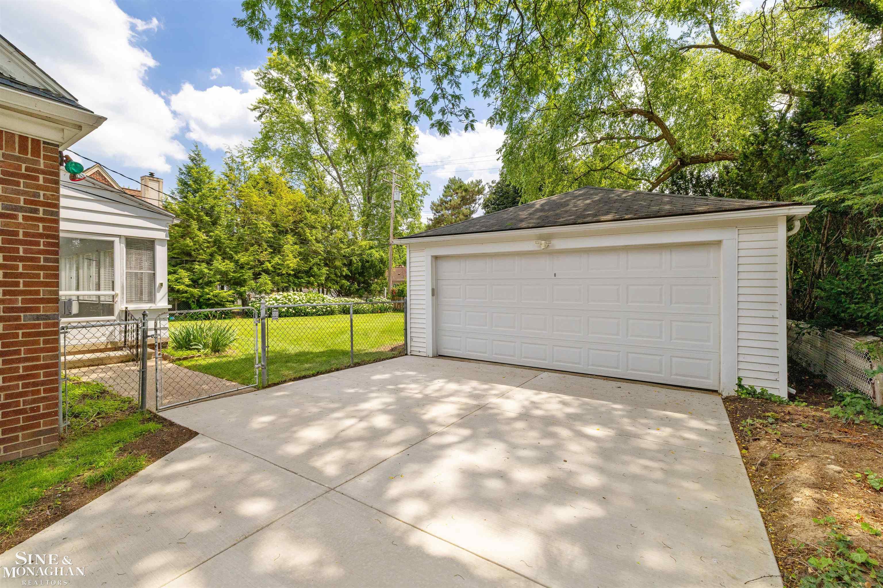 581 Hampton Road Grosse Pointe Woods, MI 48236 - Photo 36 of 60