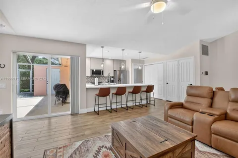 $375,000 | 102 Sun Terrace Court, Palm Beach Gardens, FL 33403