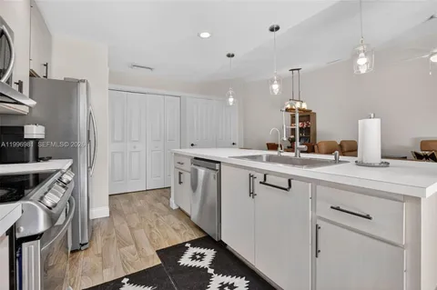 $375,000 | 102 Sun Terrace Court, Palm Beach Gardens, FL 33403