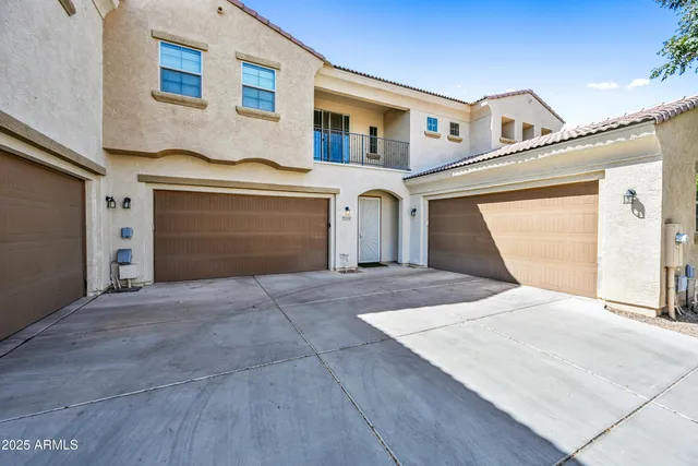 $1,995 | 1367 South Country Club Drive, Unit 1104, Mesa, AZ 85210