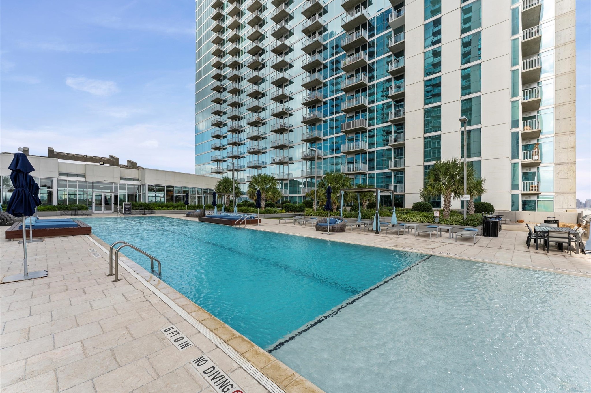 5925 Almeda Road, Unit 11315 Houston, TX 77004 - Photo 20 of 31 a building with swimming pool in front of it