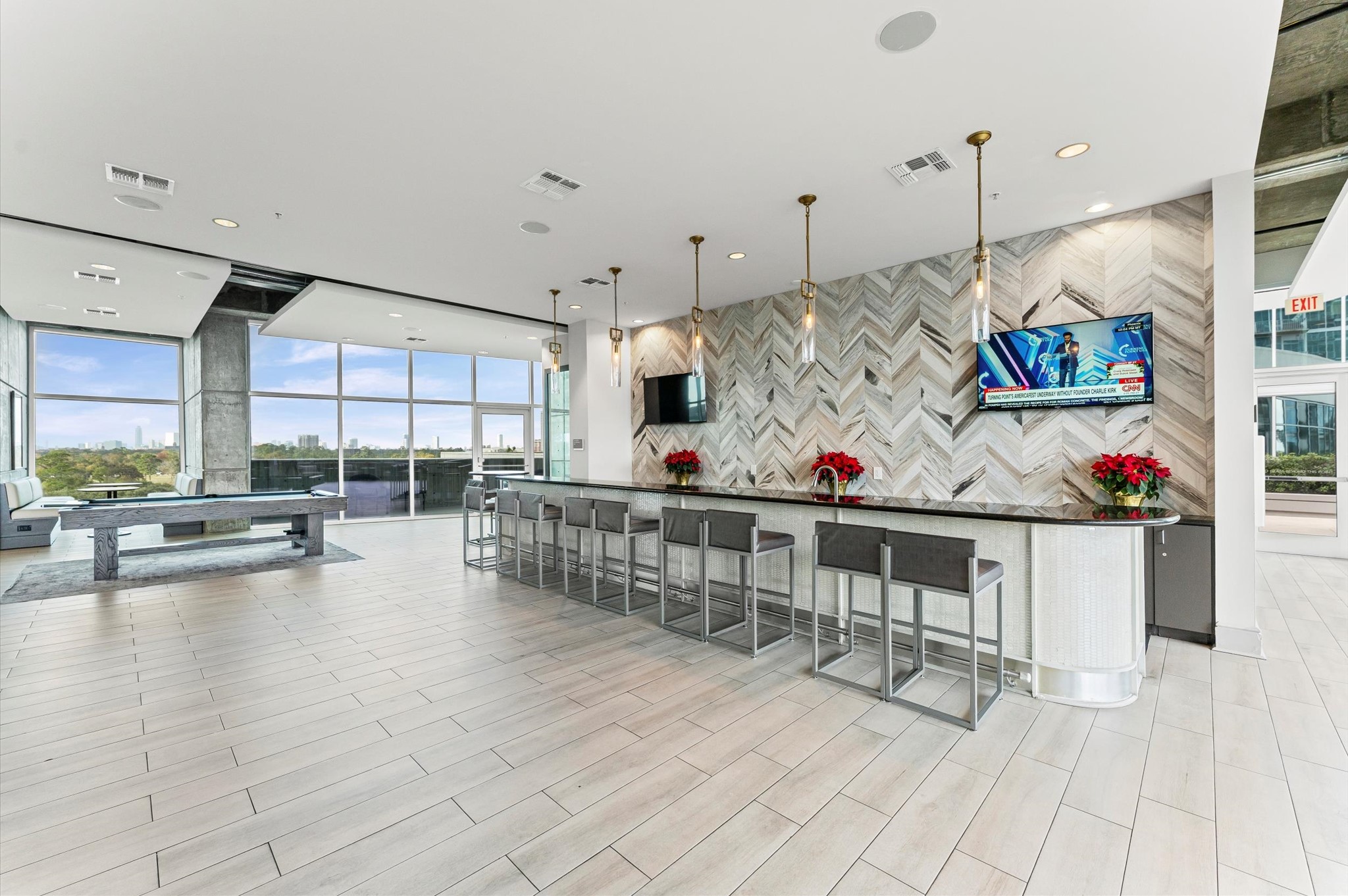 5925 Almeda Road, Unit 11315 Houston, TX 77004 - Photo 21 of 31 a view of kitchen filled with furniture and white appliances