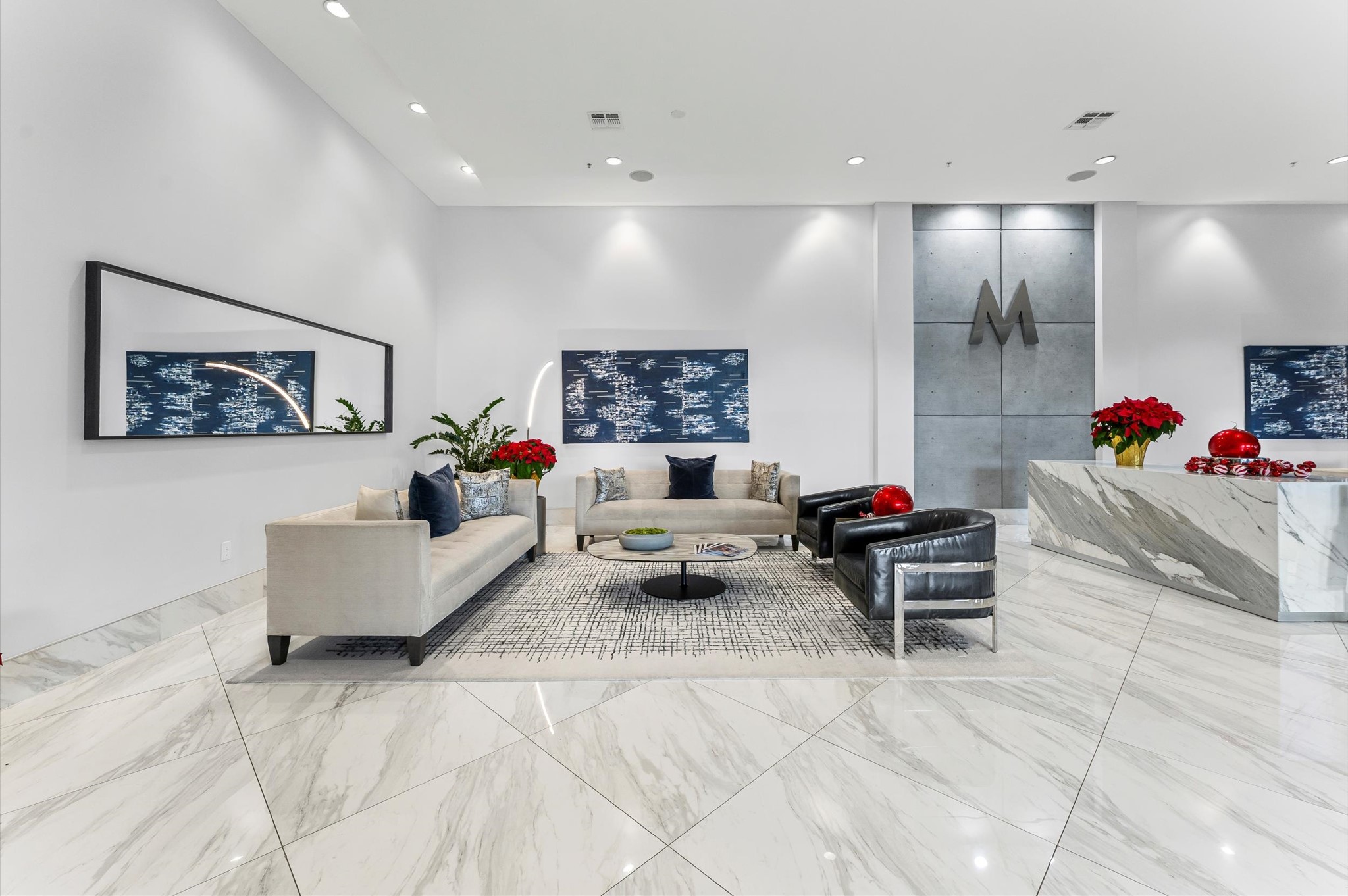 5925 Almeda Road, Unit 11315 Houston, TX 77004 - Photo 29 of 31 a living room with furniture and a chandelier