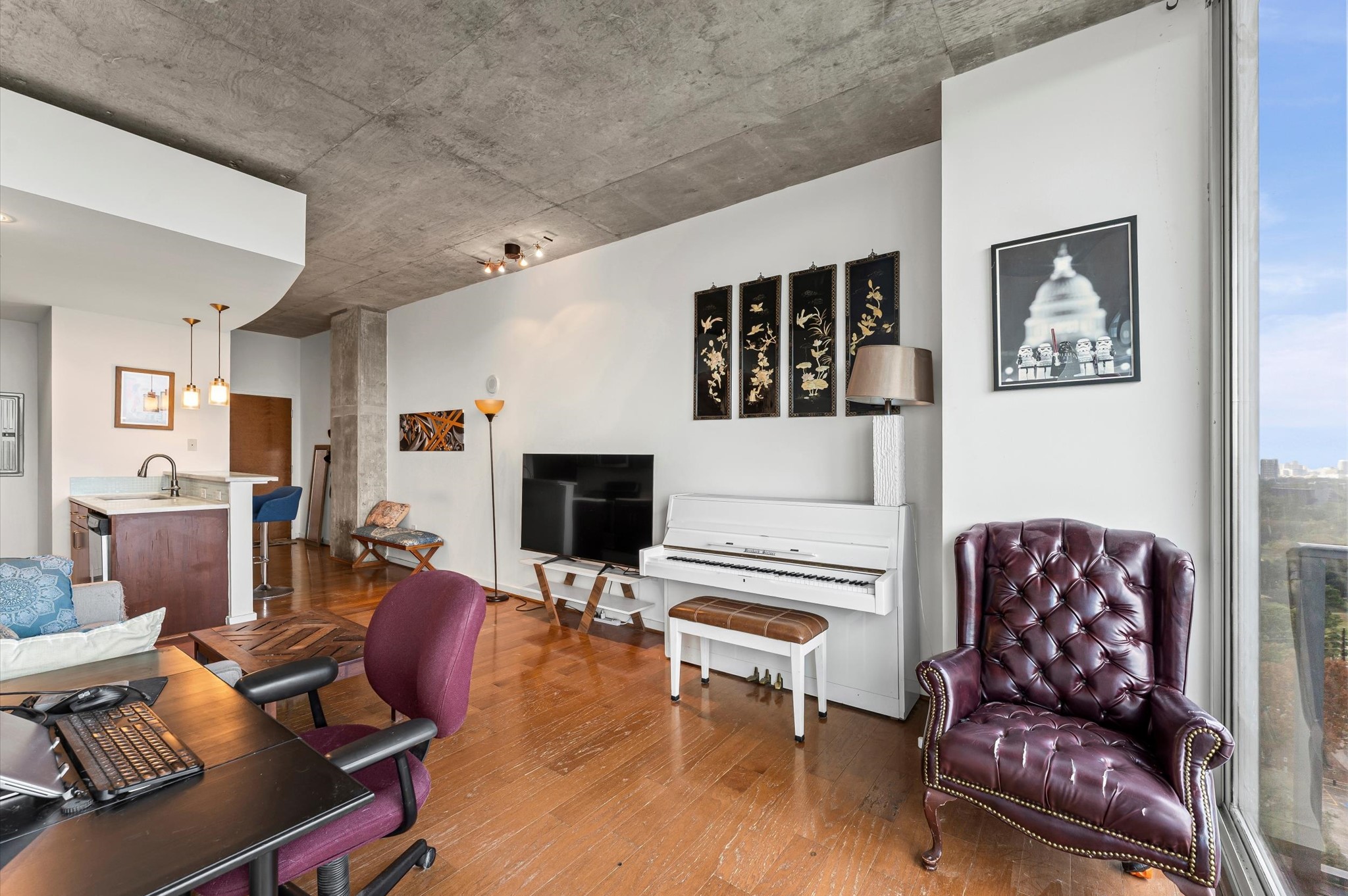 5925 Almeda Road, Unit 11315 Houston, TX 77004 - Photo 3 of 31 a living room with furniture a fireplace and a flat screen tv