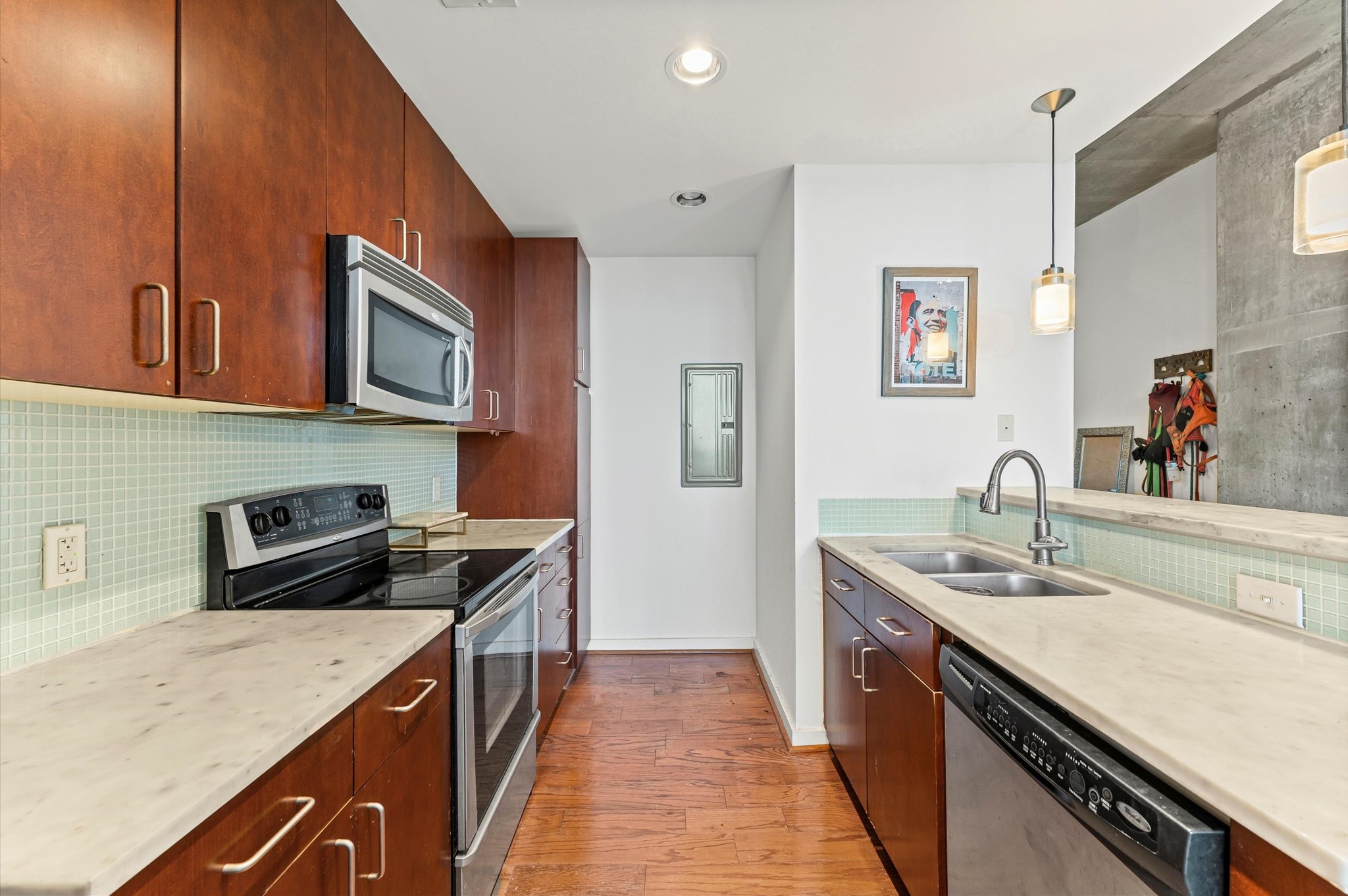 5925 Almeda Road, Unit 11315 Houston, TX 77004 - Photo 9 of 31 a kitchen with stainless steel appliances granite countertop a sink stove and cabinets