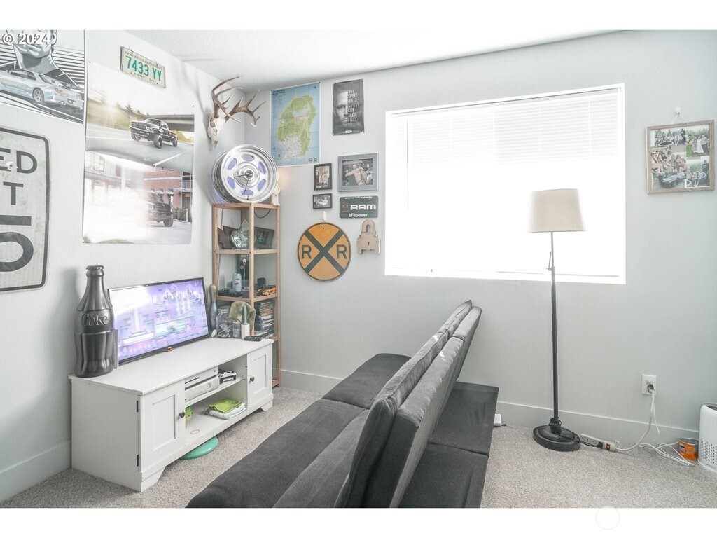 213 Oak Street Winlock, WA 98596 - Photo 27 of 32 a view of a workspace room with furniture and wooden floor