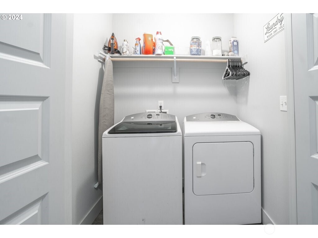 213 Oak Street Winlock, WA 98596 - Photo 32 of 32 a utility room with dryer and washer