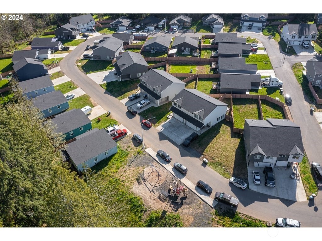 213 Oak Street Winlock, WA 98596 - Photo 7 of 32 an aerial view of a house with swimming pool and ocean view