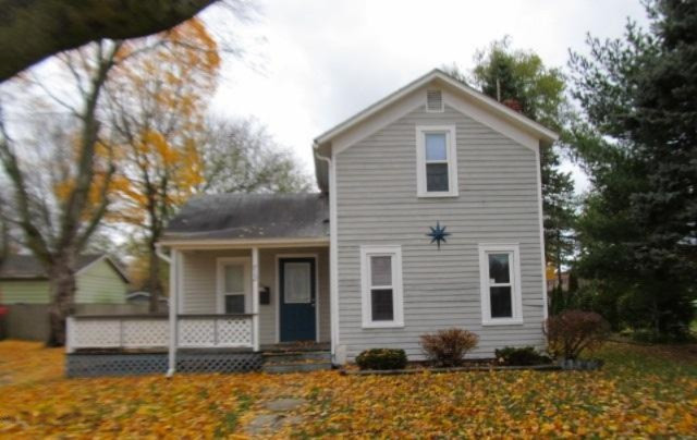 712 West Street Three Rivers, MI 49093 - Photo 1 of 10 IMG_7932