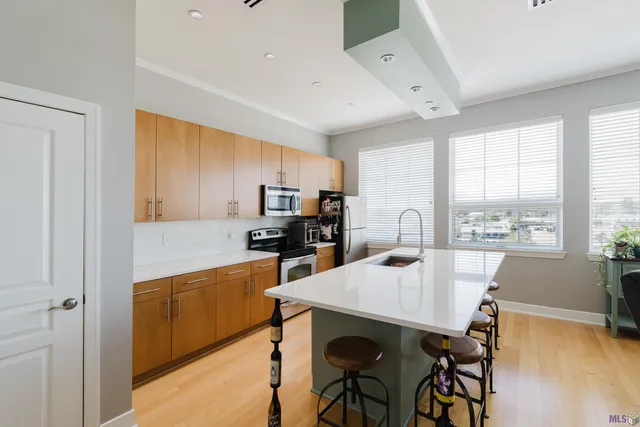 $249,000 | 7707 Bluebonnet Boulevard, Unit 401, Baton Rouge, LA 70810