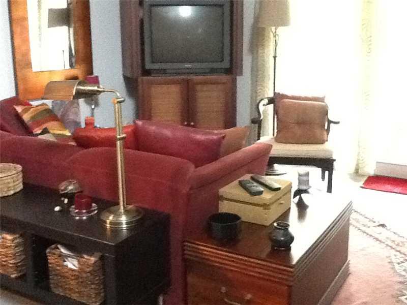 2108 Kenzie Road Pittsburgh, PA 15205 - Photo 2 of 7 Living Room.