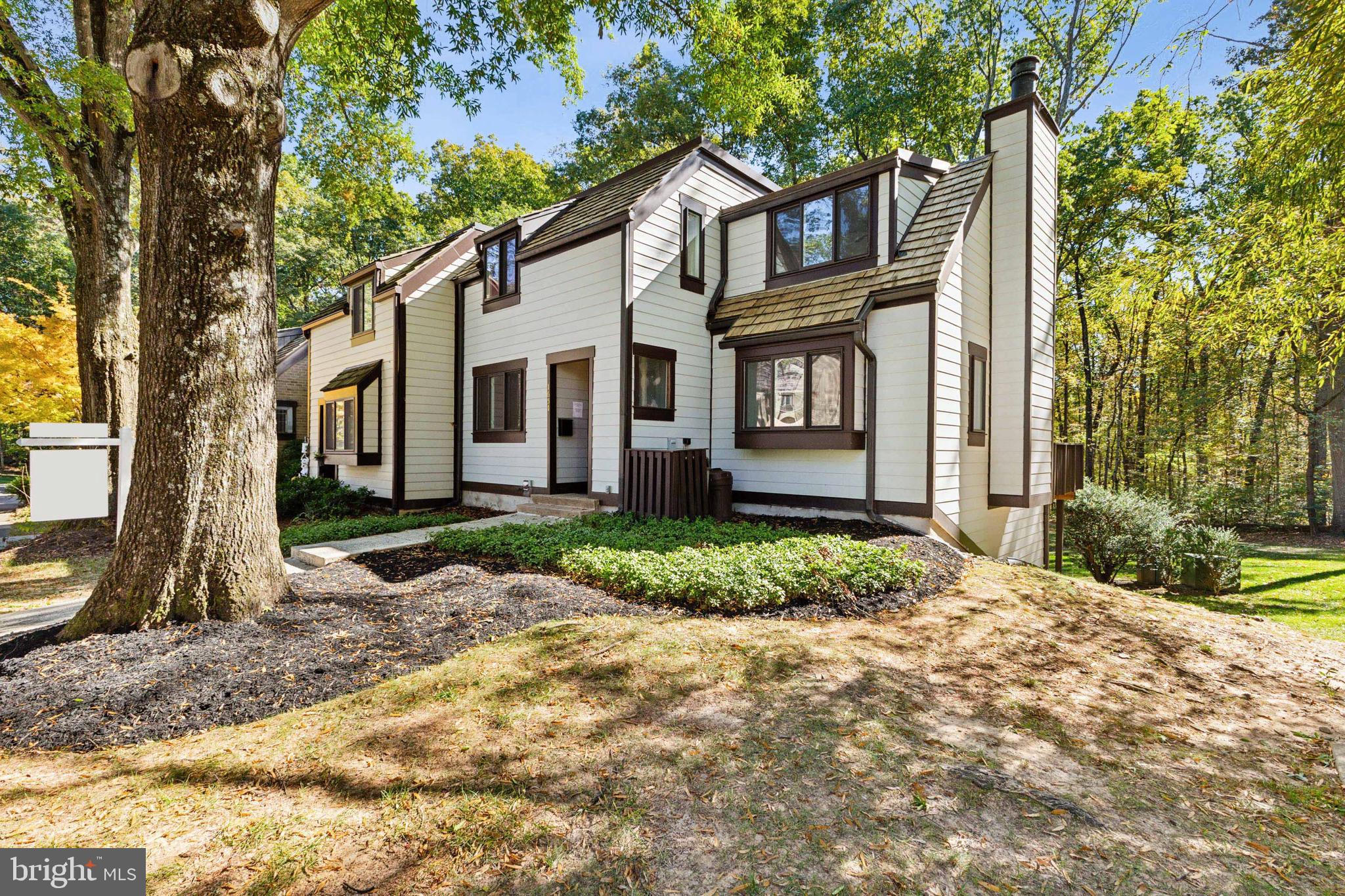 1651 Bentana Way Reston, VA 20190 - Photo 6 of 34 Gallery Image 6