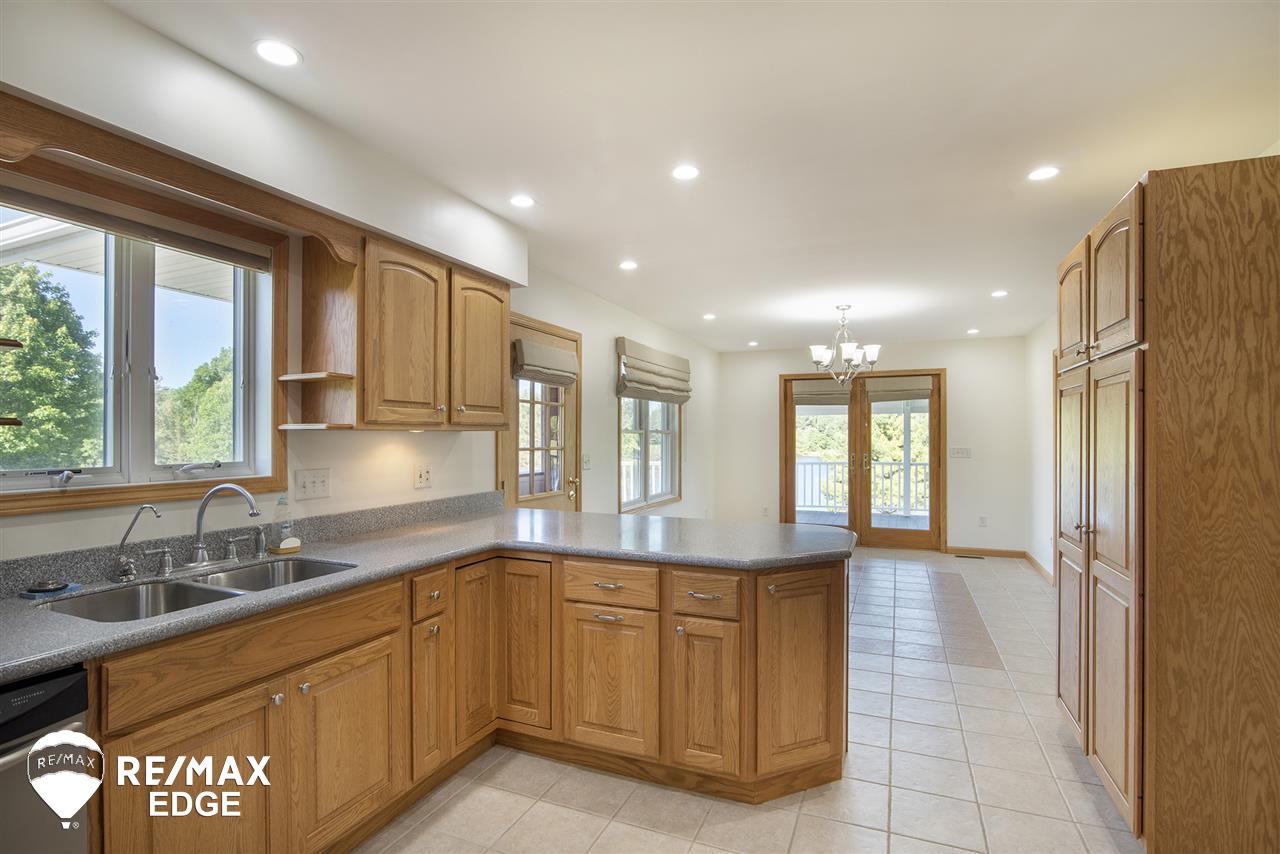 5825 Genesee Road Lapeer, MI 48446 - Photo 20 of 38 50014451-19.JPG
