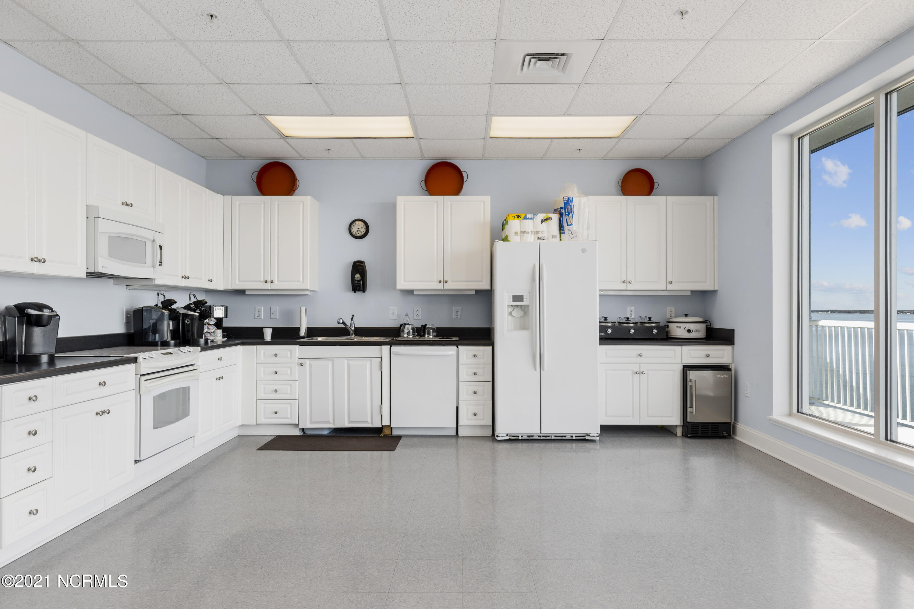 1550 Salter Path Road, Unit 302 Indian Beach, NC 28512 - Photo 43 of 49 community kitchen