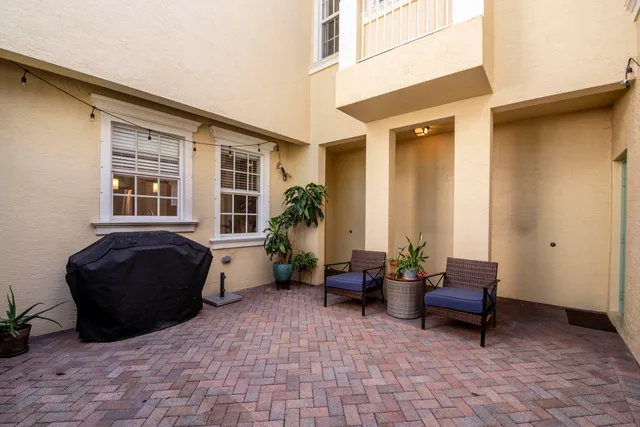 $650,000 | 120 West Thatch Palm Circle, Jupiter, FL 33458