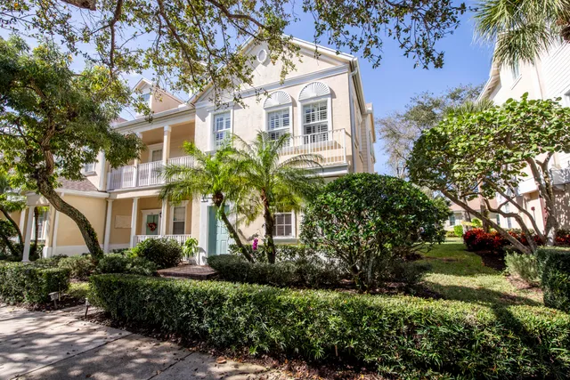 $650,000 | 120 West Thatch Palm Circle, Jupiter, FL 33458