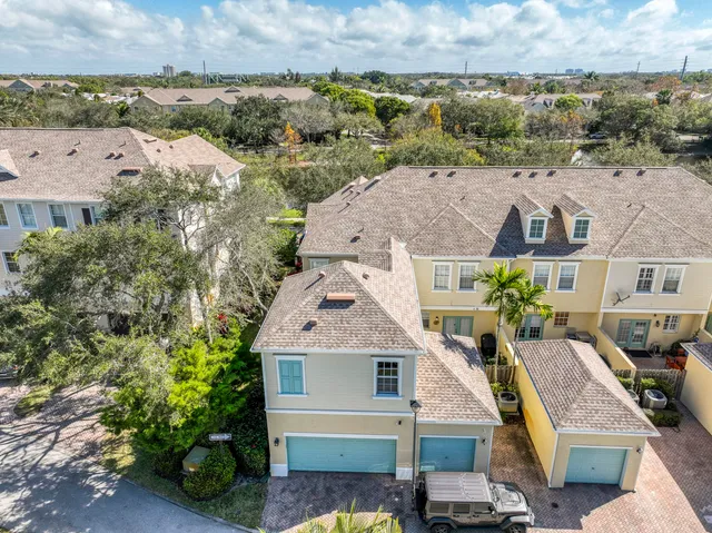 $650,000 | 120 West Thatch Palm Circle, Jupiter, FL 33458