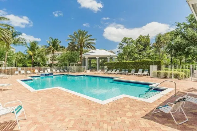 $650,000 | 120 West Thatch Palm Circle, Jupiter, FL 33458